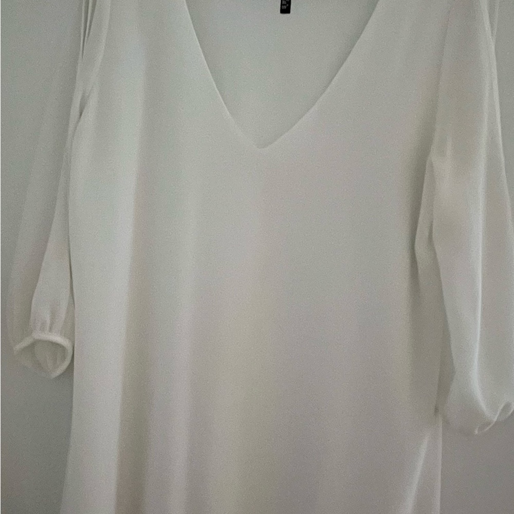 Elegant White V-Neck Dress